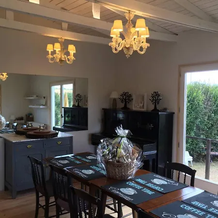 Charmant Chalet Tout Confort En Pleine Nature Avec Piscine Et Tennis !